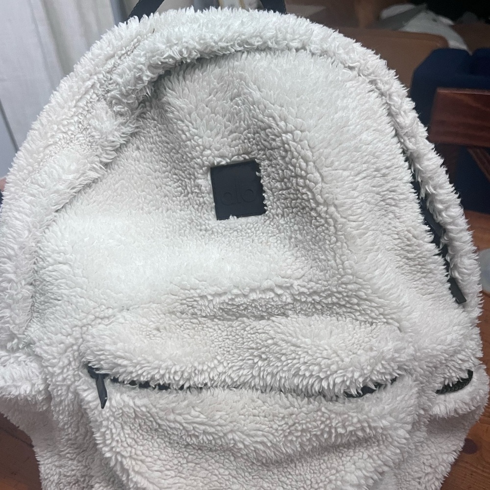 Alo yoga Sherpa backpack